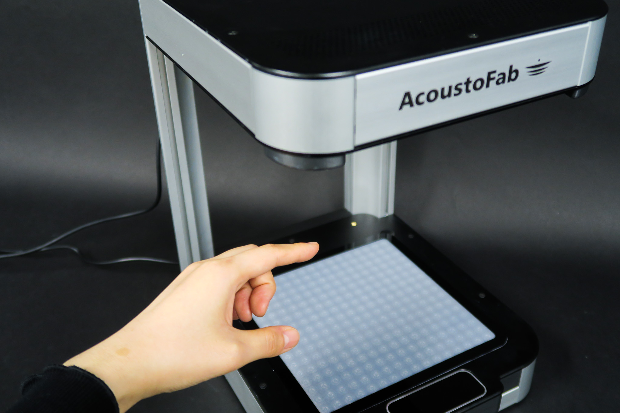 Held in Air detail 2